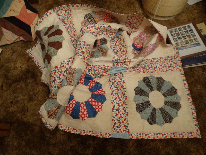 lot 439 image: Lg old handmade quilt