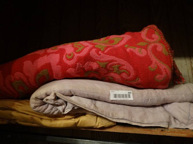lot 440 image: Lot of various old blankets