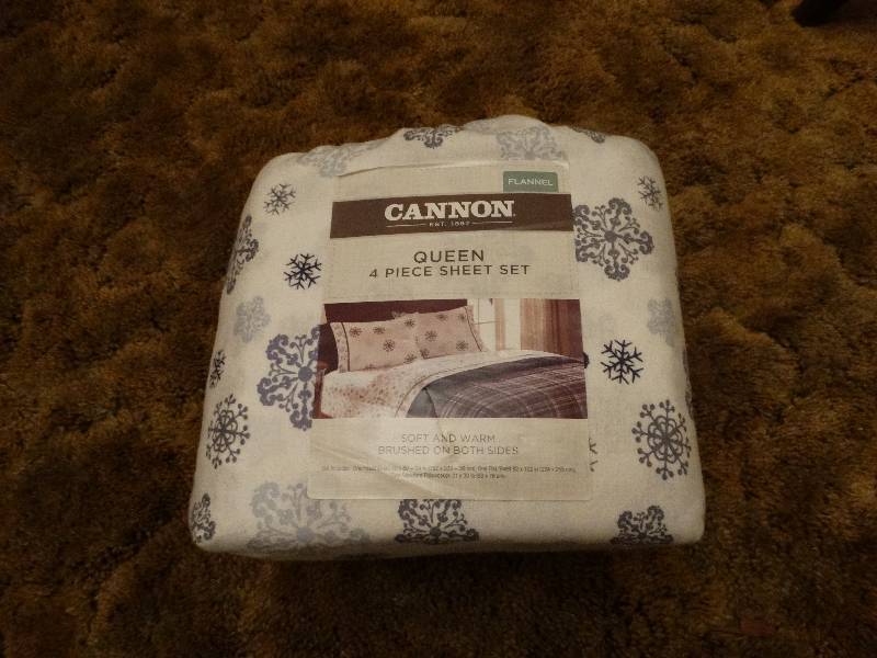 lot 444 image: New queen 4 pc sheet set