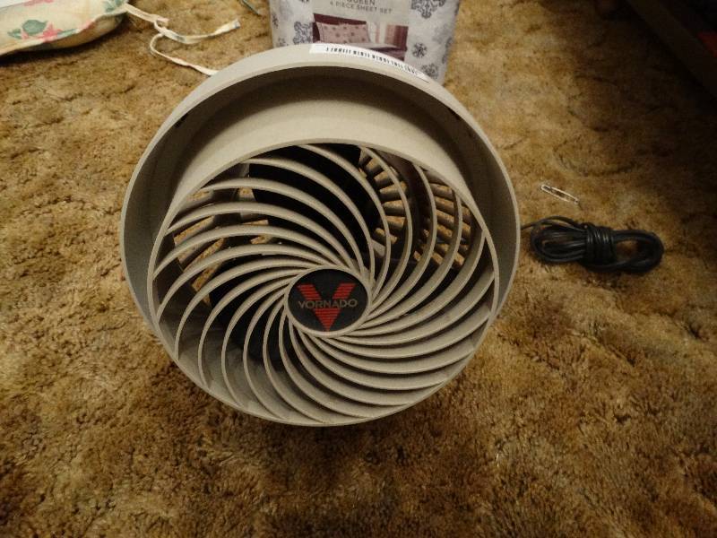 lot 448 image: Small vornado fan