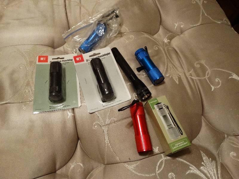lot 496 image: Various flashlights