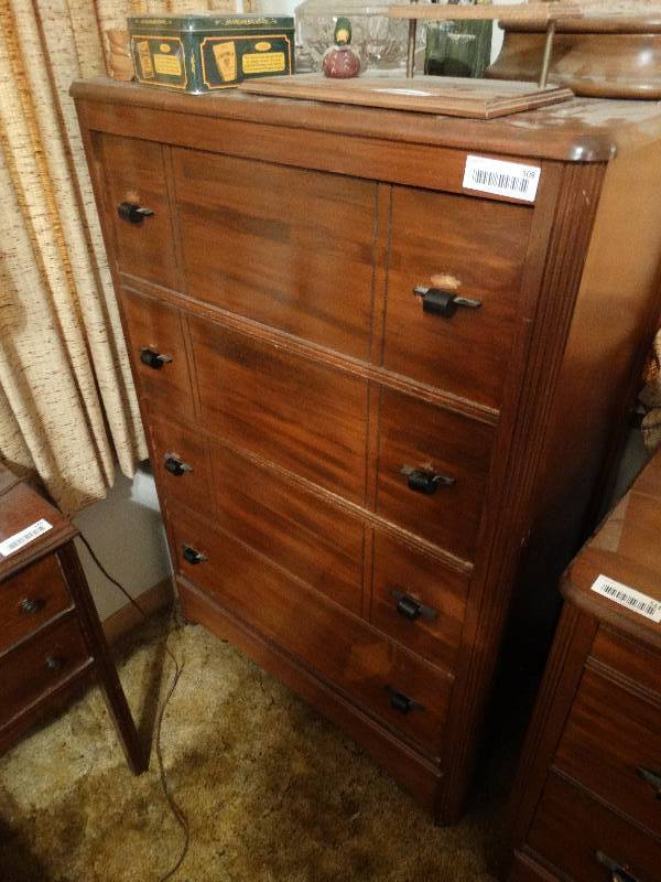 lot 508 image: 5 dr vintage chest