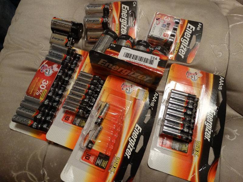 lot 514 image: Large lot of assorted batteries