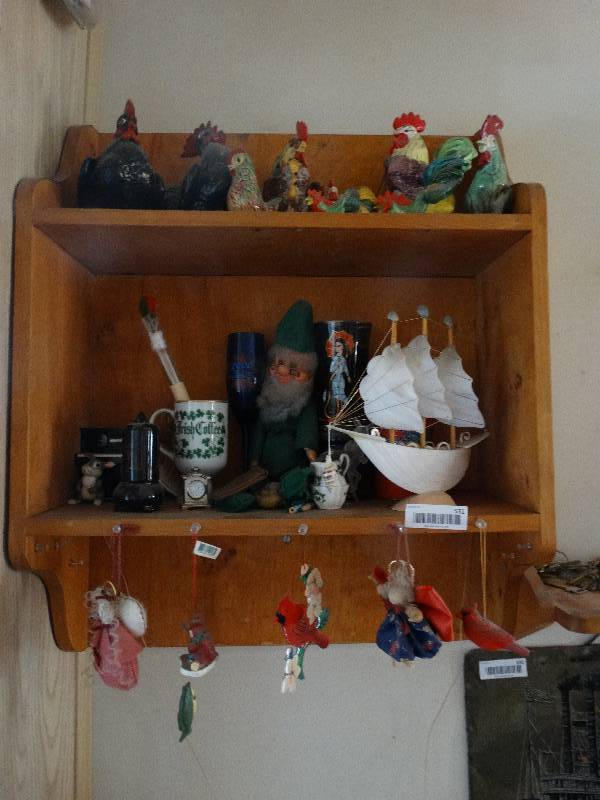 lot 531 image: Roosters ship from Vietnam misc decor pieces