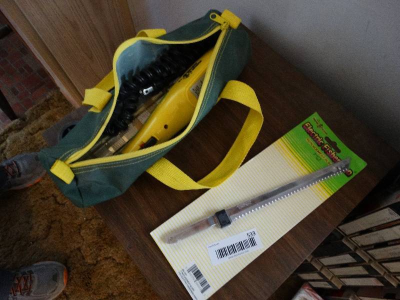 lot 533 image: Electric fishing filet knife with extra new blade