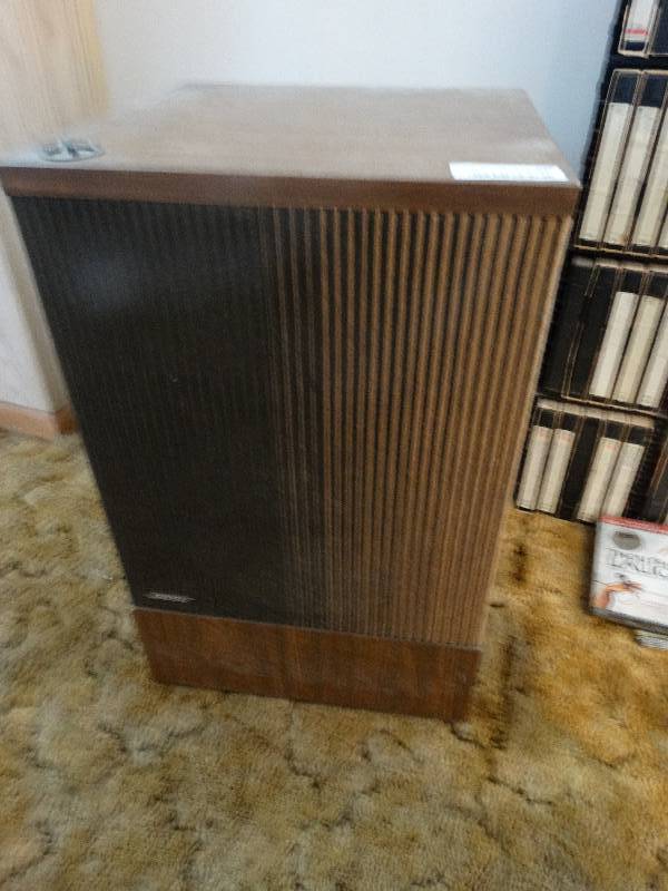 lot 538 image: Pair of floor model BOSE speakers