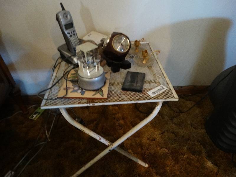 lot 545 image: Metal table & decor