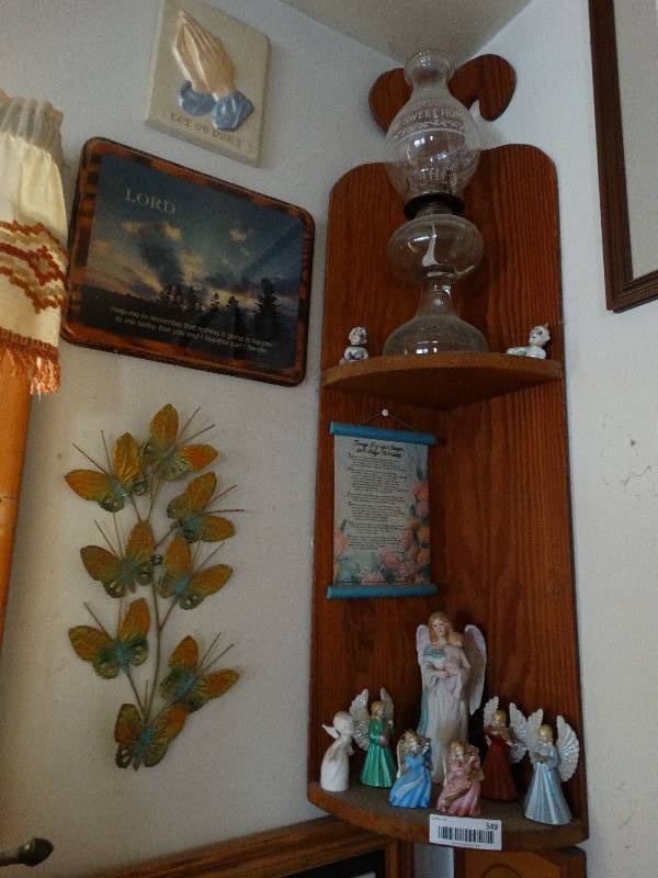 lot 549 image: Wall decor oil lamp wall shelf misc.