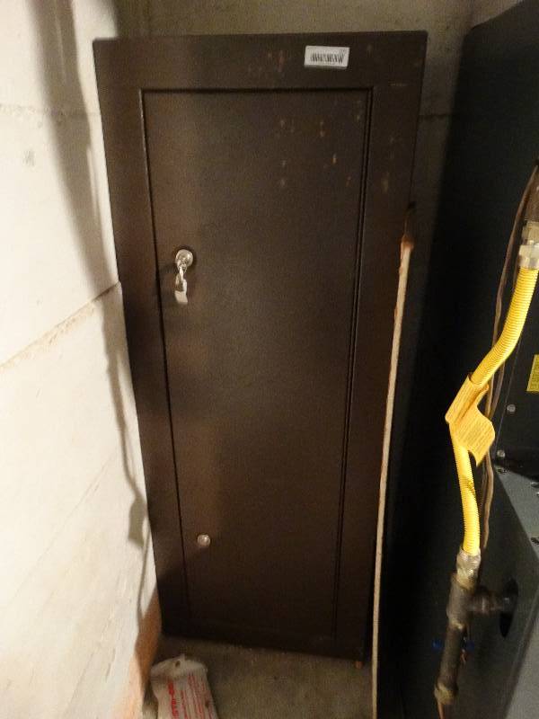 lot 571 image: Heromek gun safe w keys