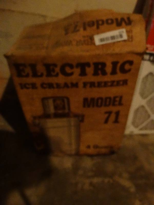 lot 573 image: Ice cream maker in box
