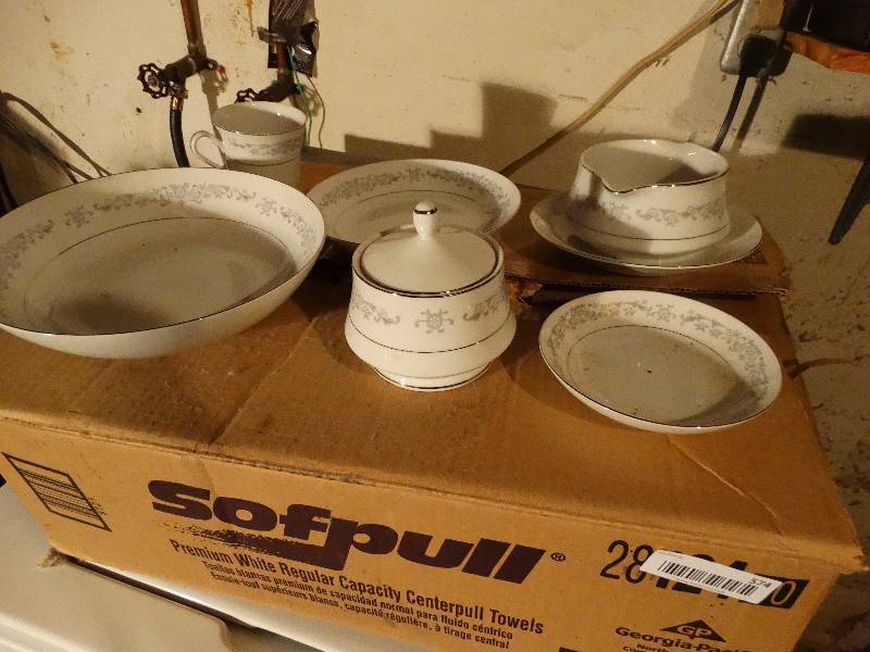 lot 574 image: Set of Imperial china- 2 boxes