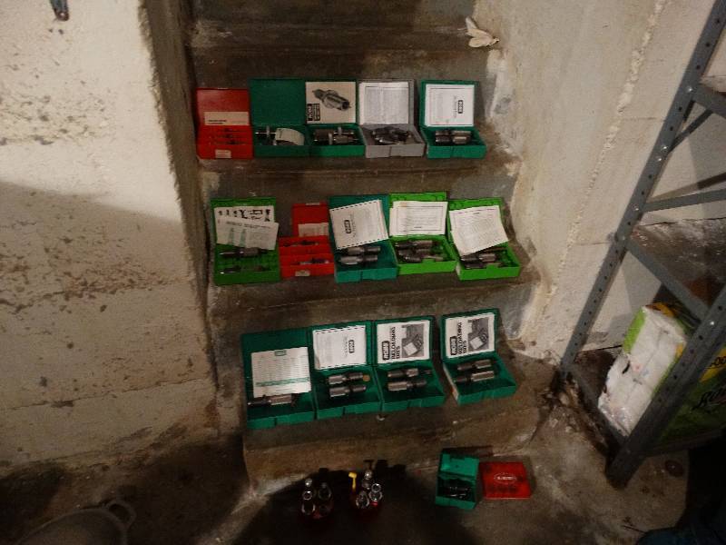 lot 580 image: 17 assorted reloading dies in cases