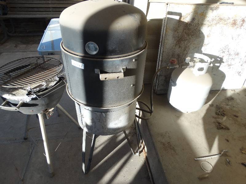 lot 584 image: 2 propane grills & tank