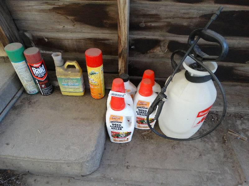 lot 589 image: Assorted grass & weed killer