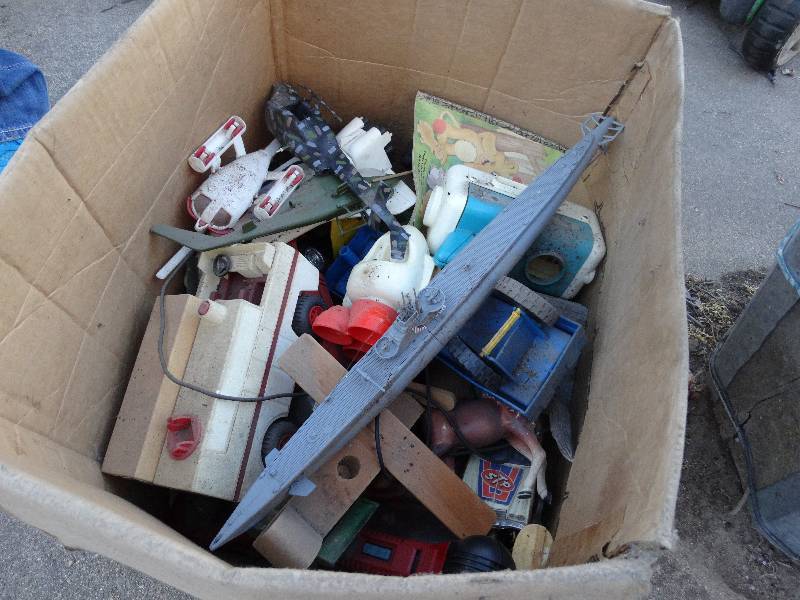 lot 596 image: Box of old toys