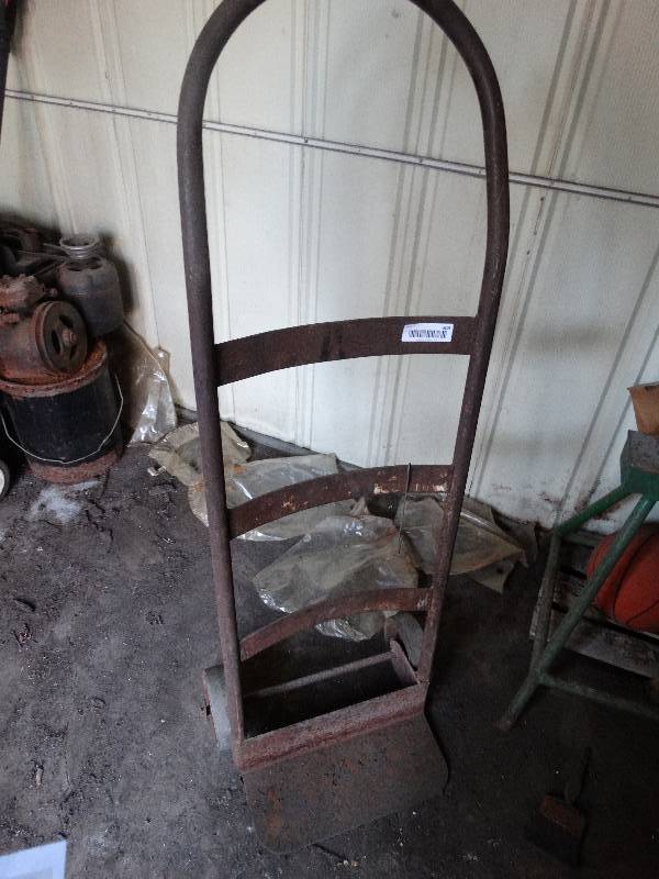 lot 603 image: 2 wheel metal dolly