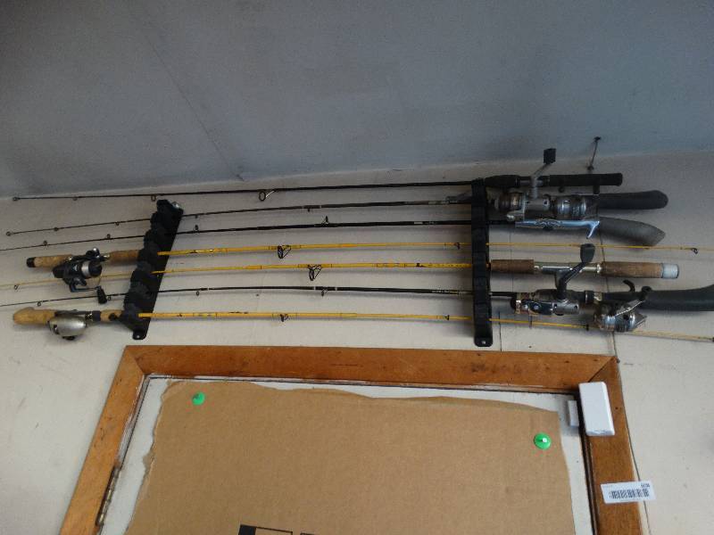 lot 608 image: Lot of 7 fishing poles