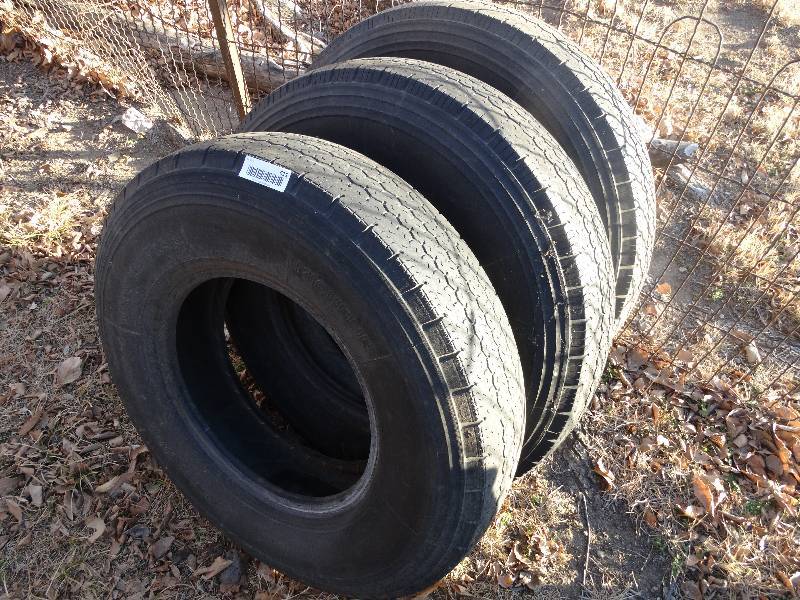 lot 611 image: 3 tires