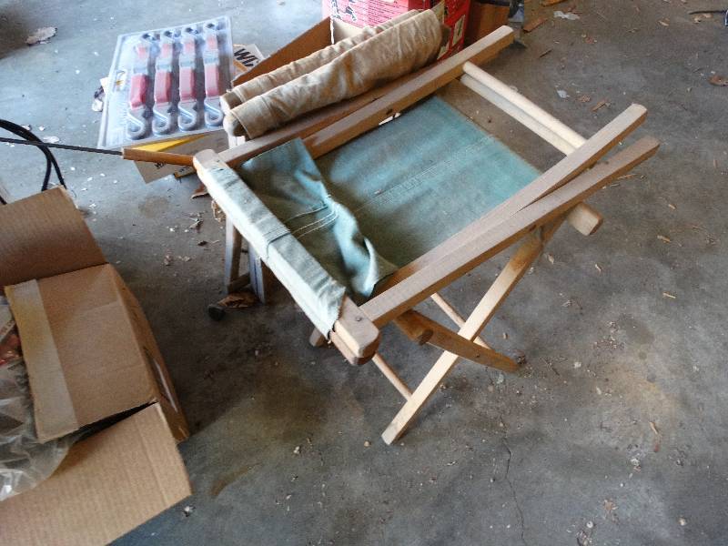 lot 612 image: 3 folding camping seats