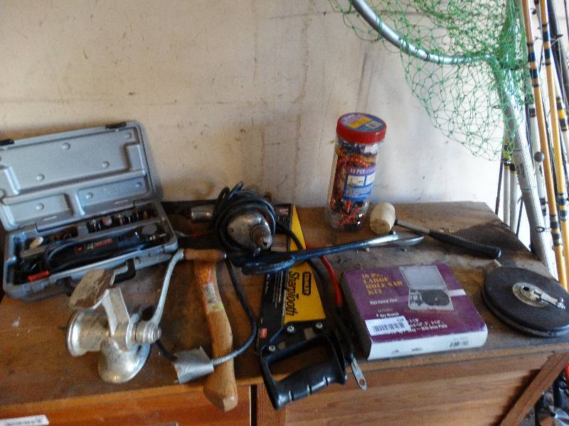 lot 618 image: Lot of various tools- Hole saw kit- Dremel- tape