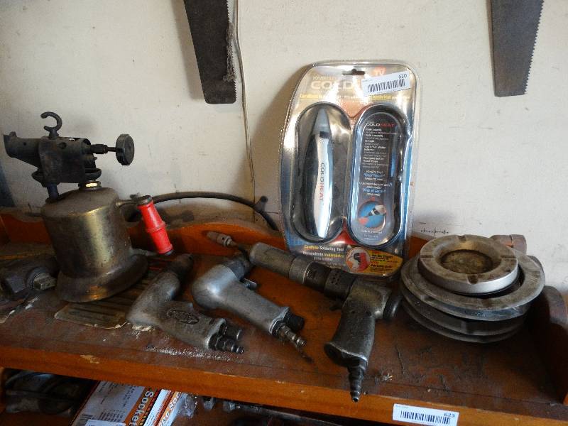 lot 620 image: Air tools torch Cessna ash trays misc.