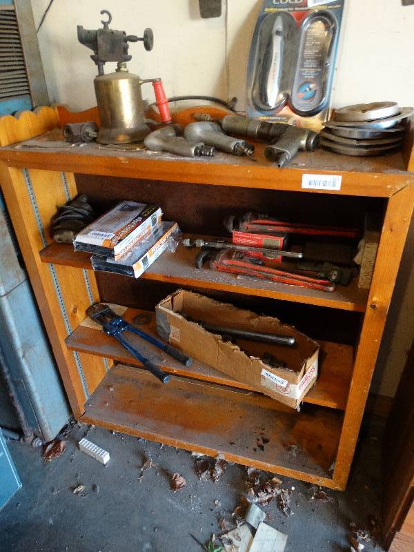 lot 623 image: Book shelf