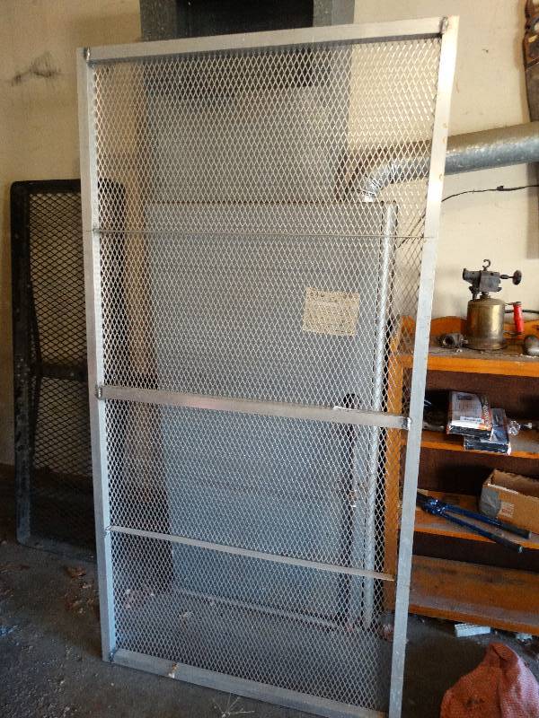 lot 625 image: Aluminum grate