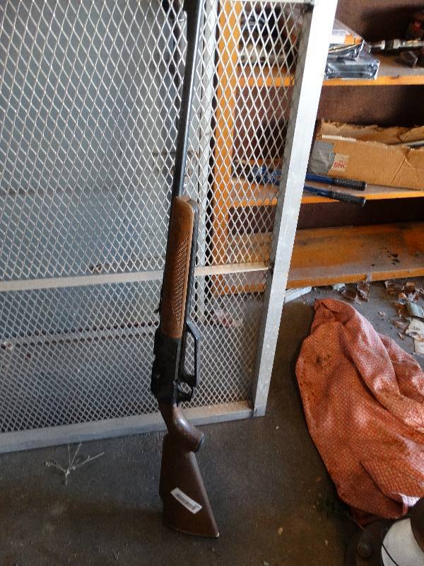 lot 626 image: Daisy BB gun
