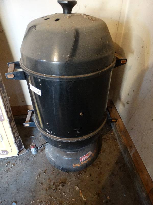 lot 629 image: Coleman propane smoker grill