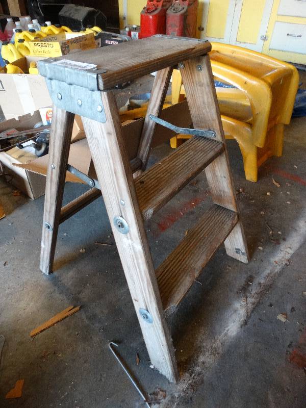 lot 641 image: Step ladder