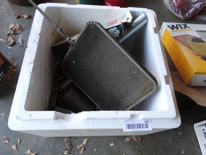 lot 645 image: Chainlink fence supplies