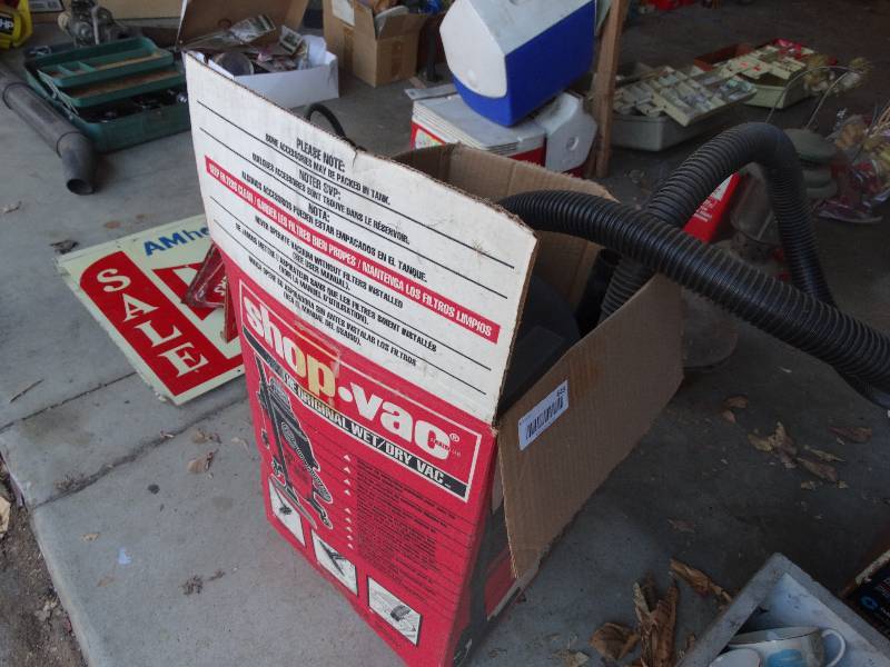 lot 649 image: Shop vac in box
