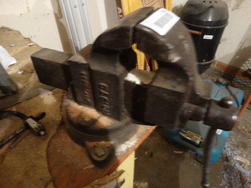 lot 651 image: Bench vise