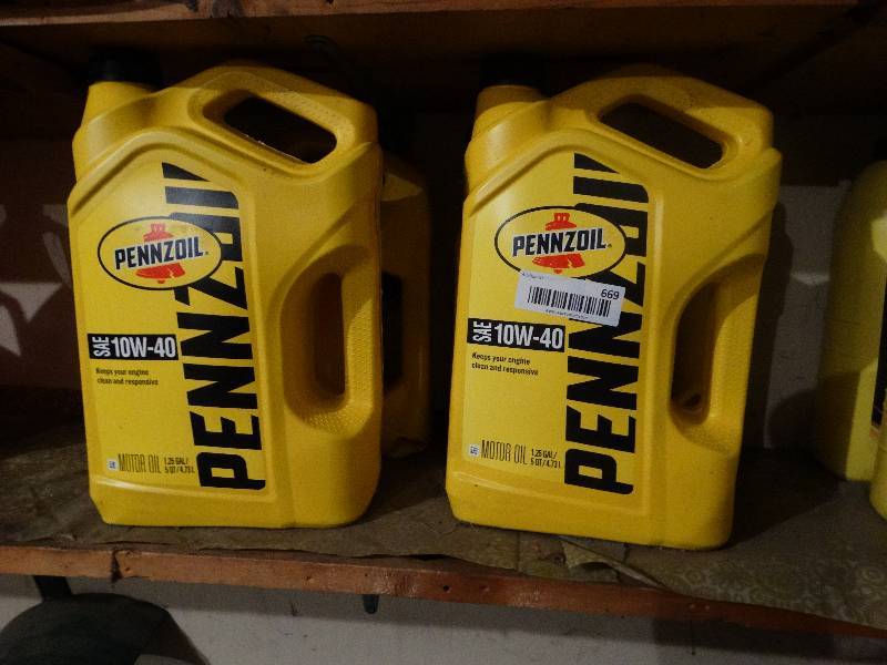 lot 669 image: 4 gallons oil