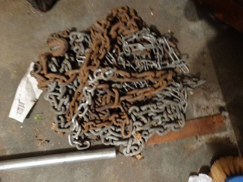 lot 672 image: Lot of various chains