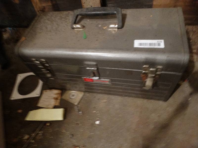 lot 676 image: Craftsman tool box w tools