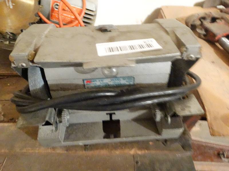 lot 677 image: 4-12 bench grinder