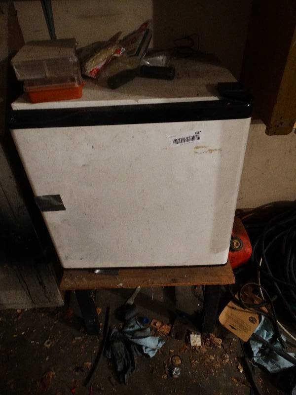 lot 687 image: Mini fridge & stand