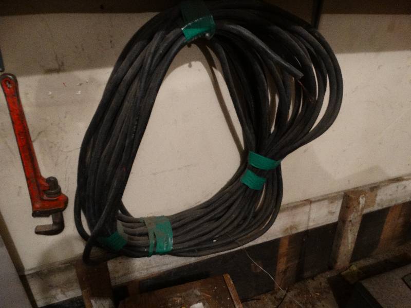 lot 689 image: Roll of 104 cable