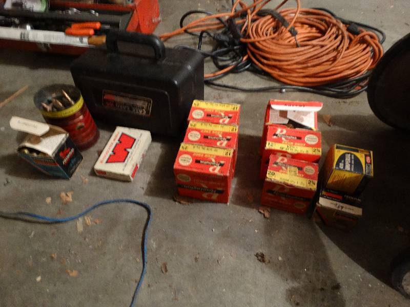 lot 698 image: 5 boxes of 12 g shells 3 boxes of 410 g shells 2 boxes of 20 g shells & other ammo