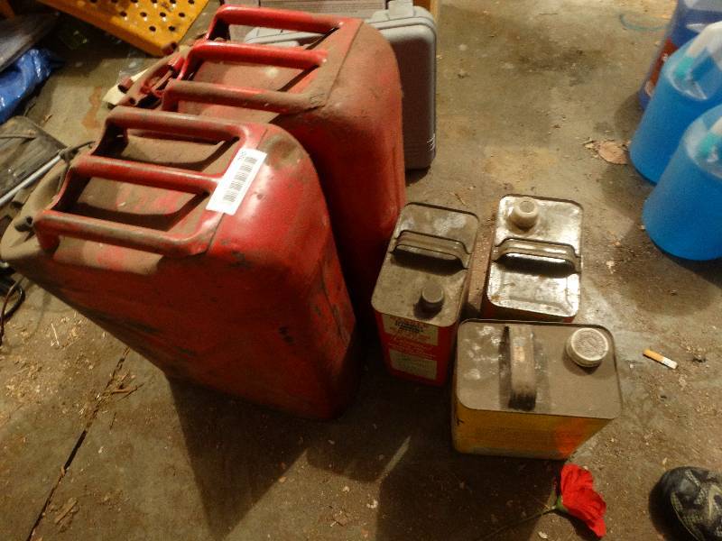 lot 700 image: 2 Military style gas cans