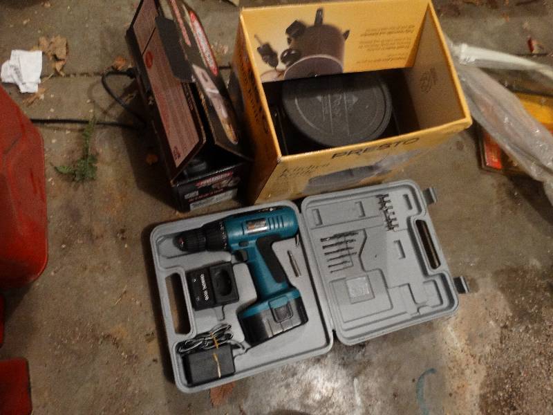 lot 701 image: Coleman drill auto starter fry daddy