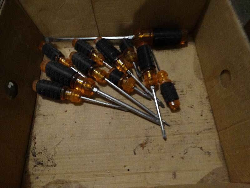 lot 704 image: Set of screw drivers