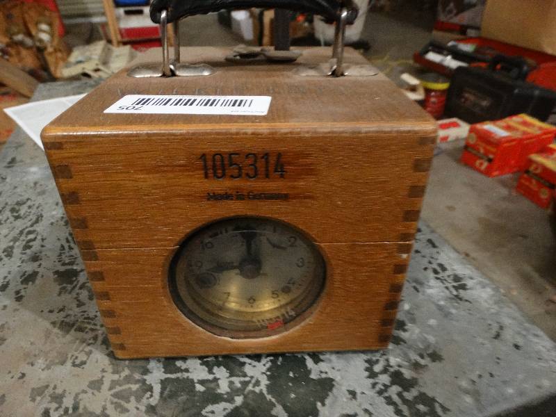 lot 705 image: Homing Pigeon timer