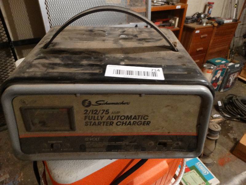 lot 714 image: Battery charger
