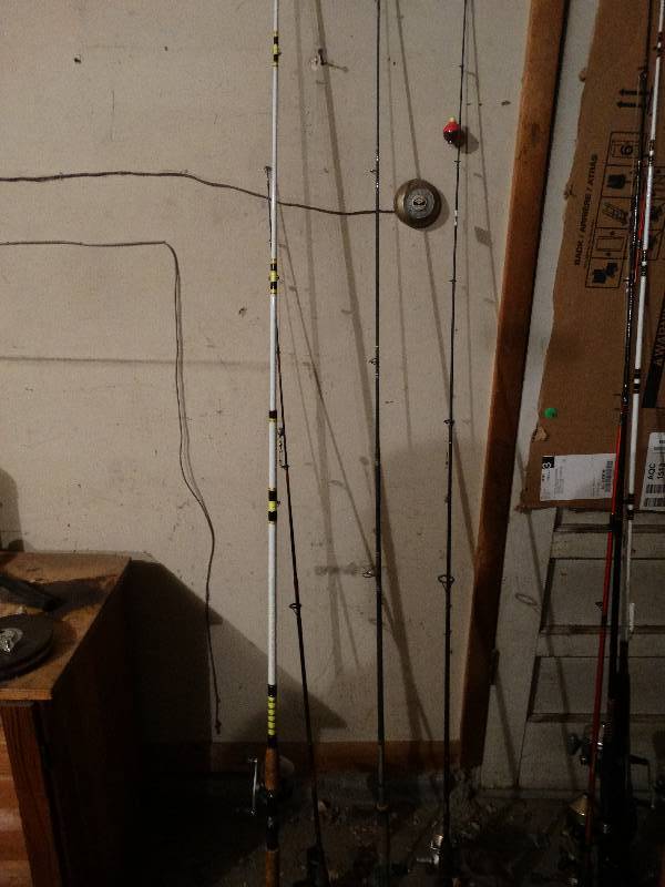 lot 715 image: 4 fishing poles