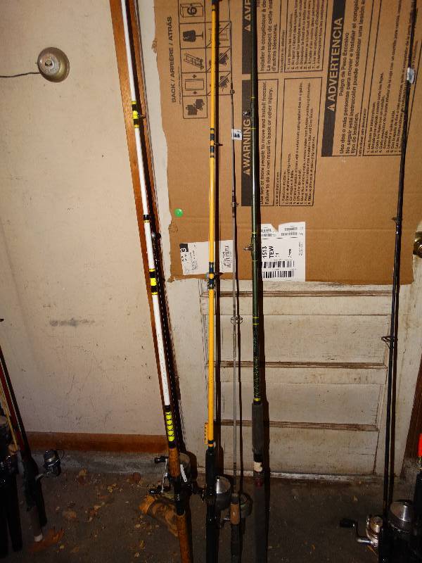 lot 717 image: 4 fishing poles