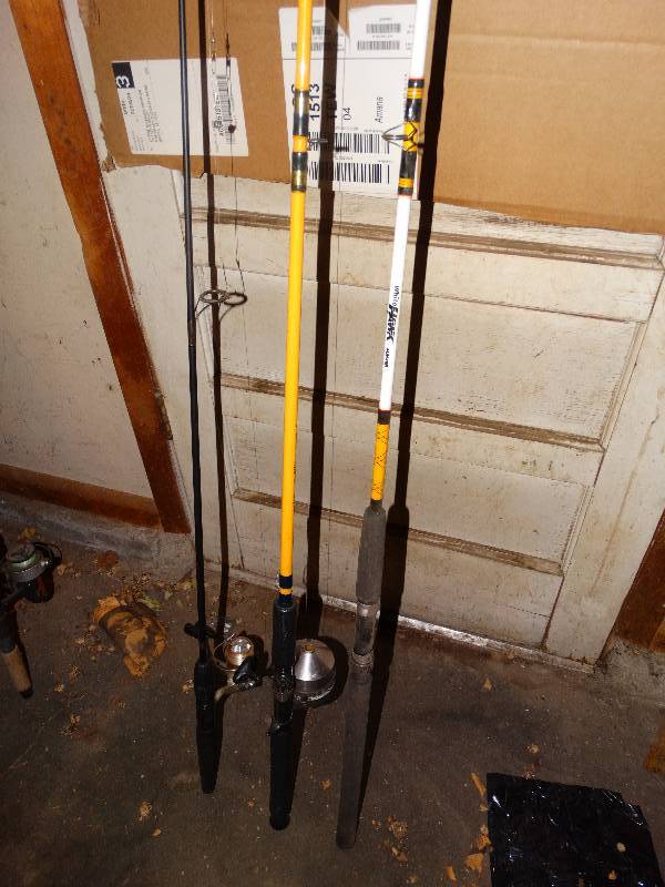 lot 718 image: 3 fishing poles