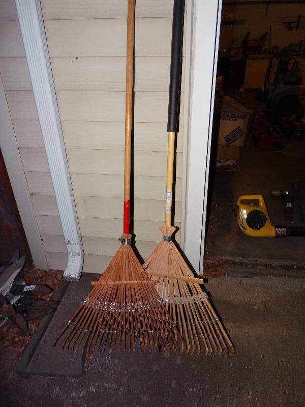 lot 720 image: 2 long handle rakes