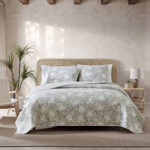 lot 1368 image: Tommy Bahama - King Quilt Set, Reversible Cotton Bedding with Matching Shams, Lightweight All Season Home Decor (Makena Brown, King) - Retail $97.59